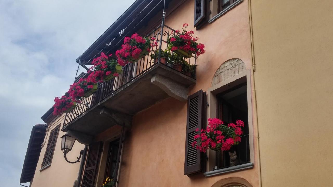 Holiday House Antica Dimora Soggiorni In Langa Centro Storico La Morra Exterior photo